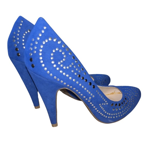 NWOT Anne Michelle Royal
Blue Studded Pointed Toe
Pumps - Size 7.5 - Picture 7 of 9